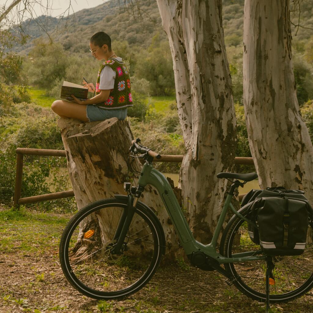 Electric hybrid bike with central motor and low frame E-ACTV 500 lavender